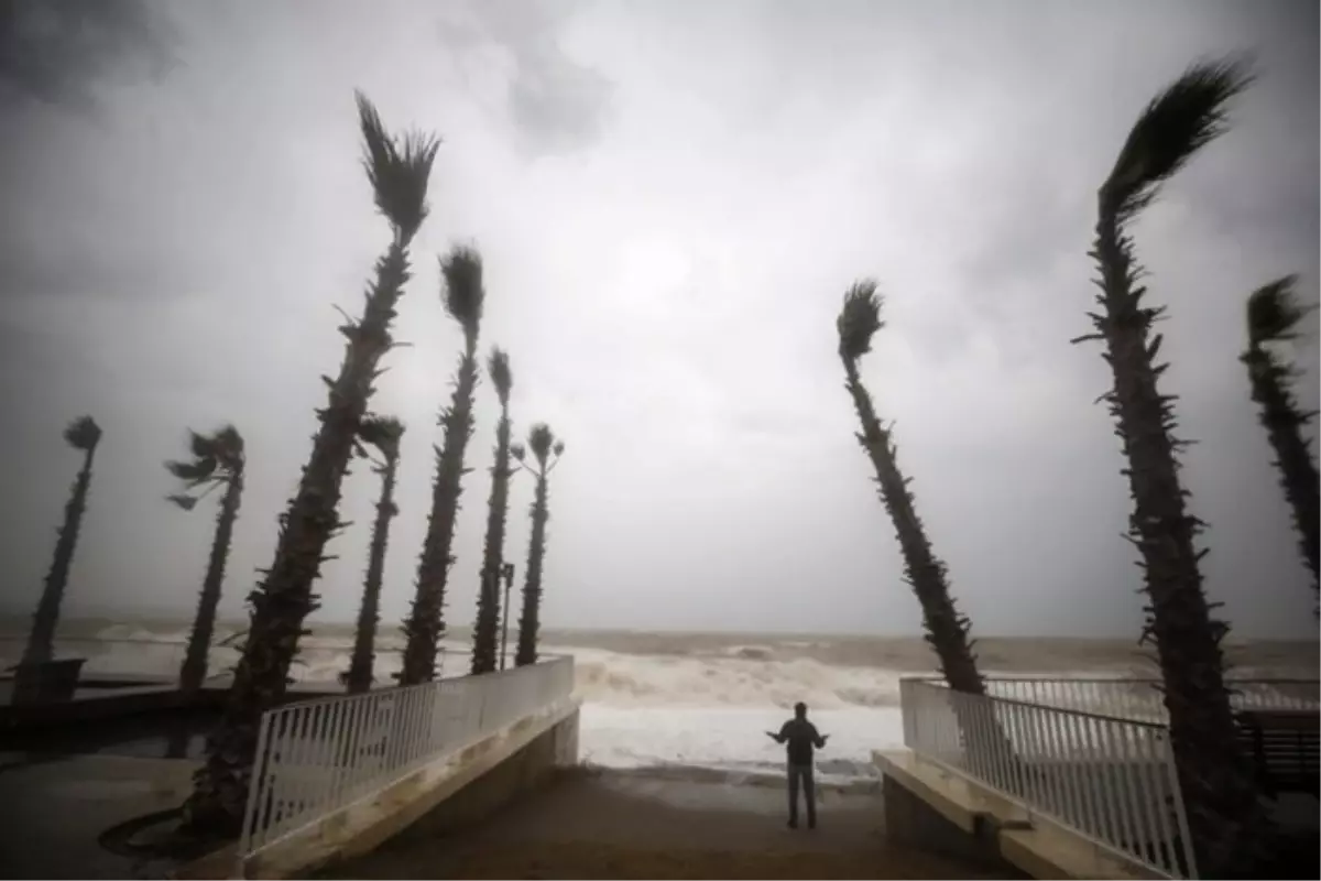 Meteorolojiden Antalya ve Karadeniz için kuvvetli fırtına uyarısı