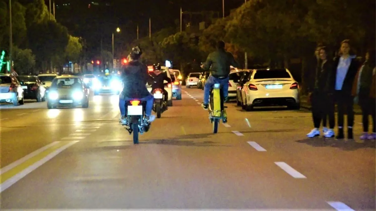 Motosikletli Grup Ölüme Davetiye Çıkardı