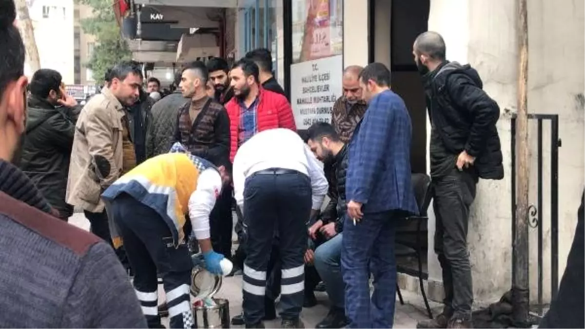 Muhtar Adayı ile Muhtar Çocukları Arasında Silahlı Kavga: 2 Yaralı
