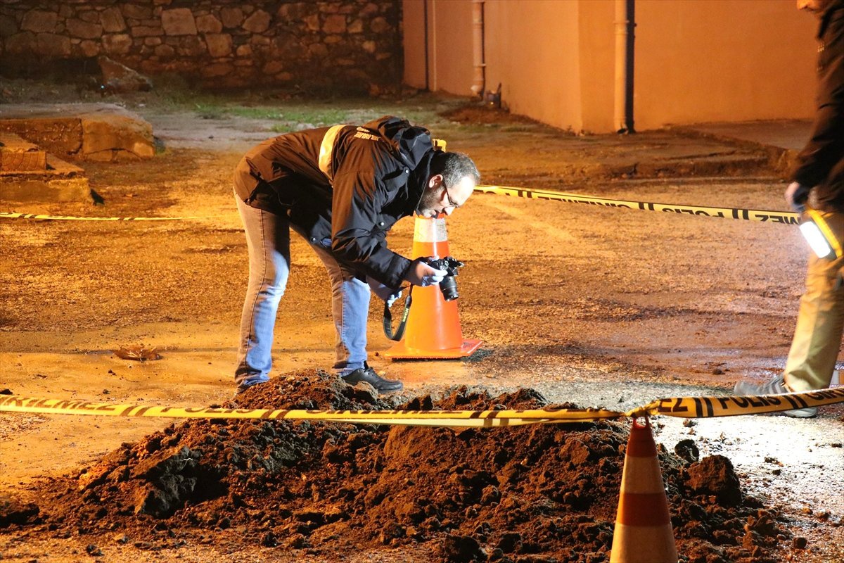 Okul Bahçesindeki Kazıda İnsan Kemikleri Bulundu