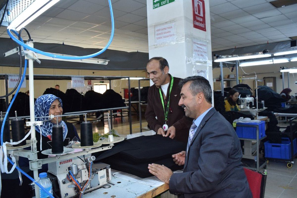 Pazarlar\'da Tekstil Fabrikası Yeniden İşbaşı Yapıyor