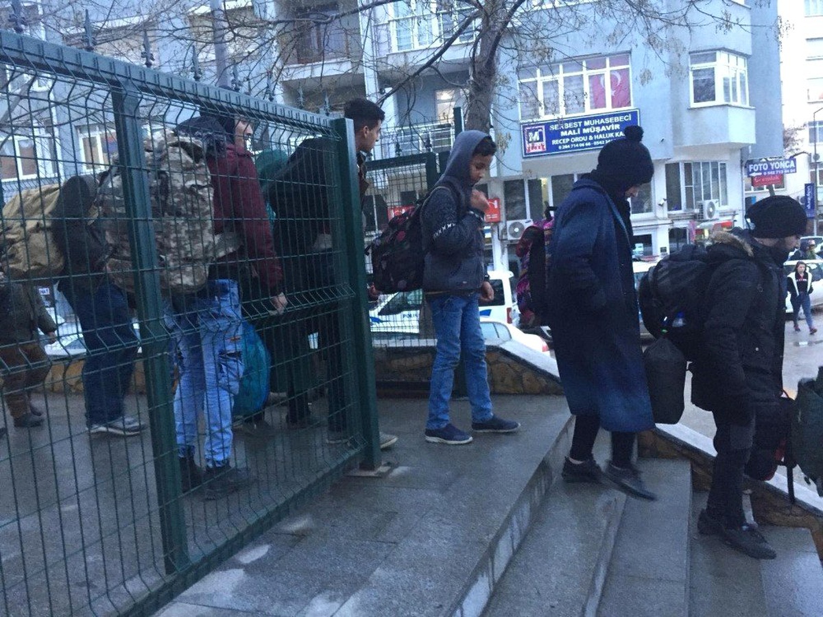 Polisin Şüphesi Göçmenleri Yakalattı