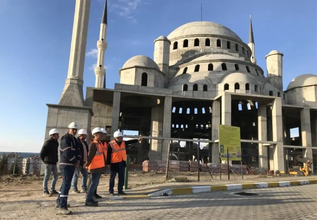 Rektör Acer, 18 Mart İçdaş Ulu Camii İnşaatında İncelemelerde Bulundu