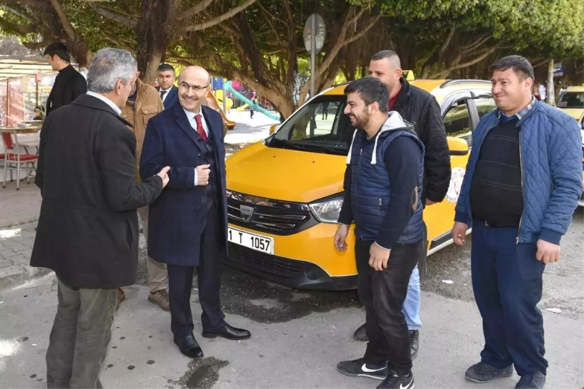 Vali Demirtaş, Taksi Durağı Esnafını Ziyaret Etti