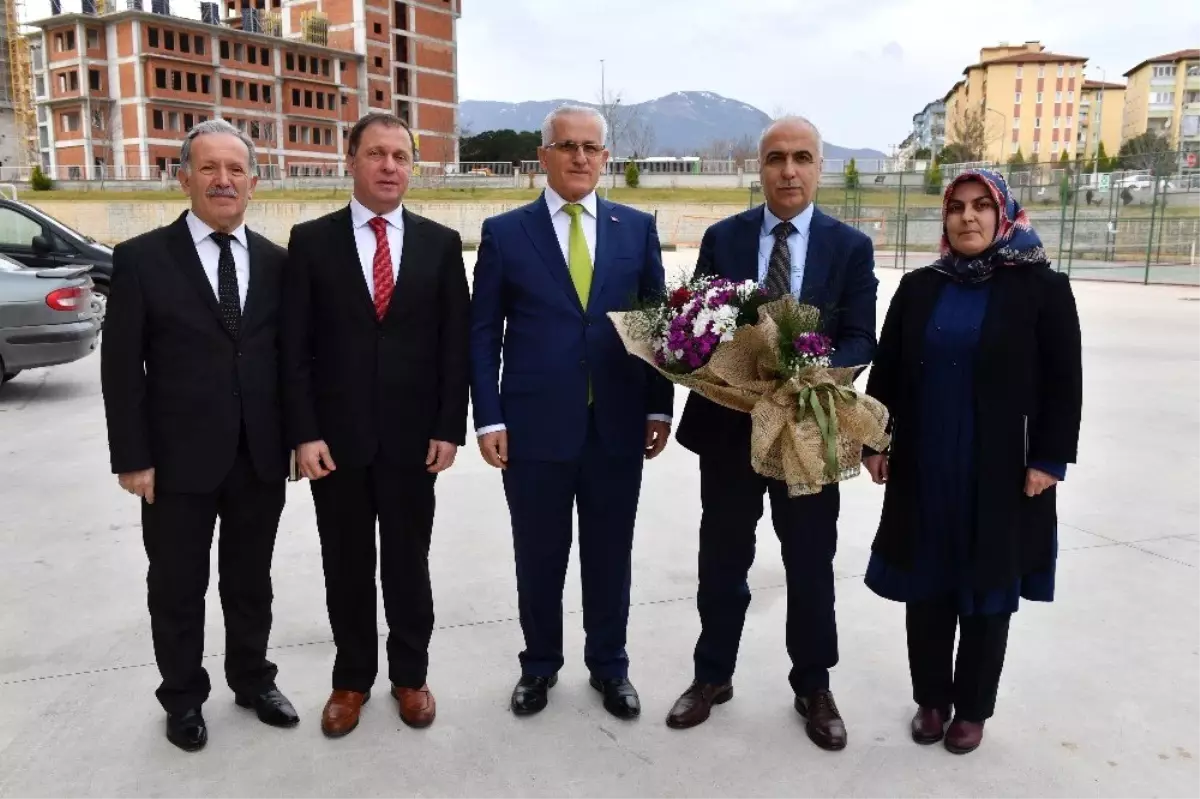 Vali Karahan\'dan Öğretmenlere "İstanbul Türkçesi Öğretin" Talimatı