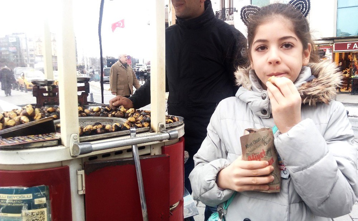 Vatandaşlardan Cep Yakan Sokak Lezzeti Kestane Fiyatlarına Tepki