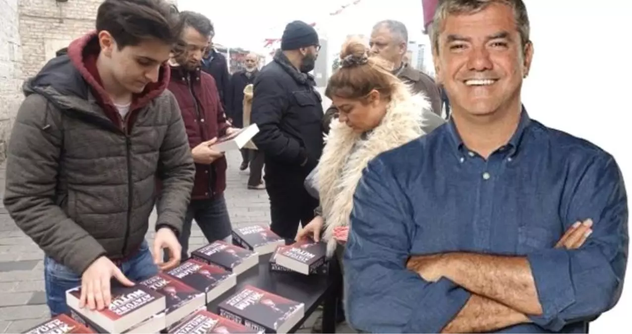 Yılmaz Özdil\'in \'Mustafa Kemal\' Kitabını 2 Bin 500 Liraya Satmasına Tepki Gösteren Lise Öğrencisi, Ücretsiz \'Nutuk\' Kitabı Dağıttı