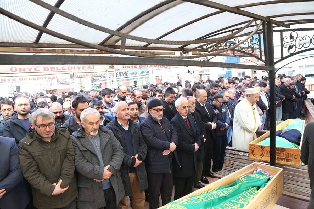 70 Yıllık Evli Çift Bir Gün Arayla Vefat Etti