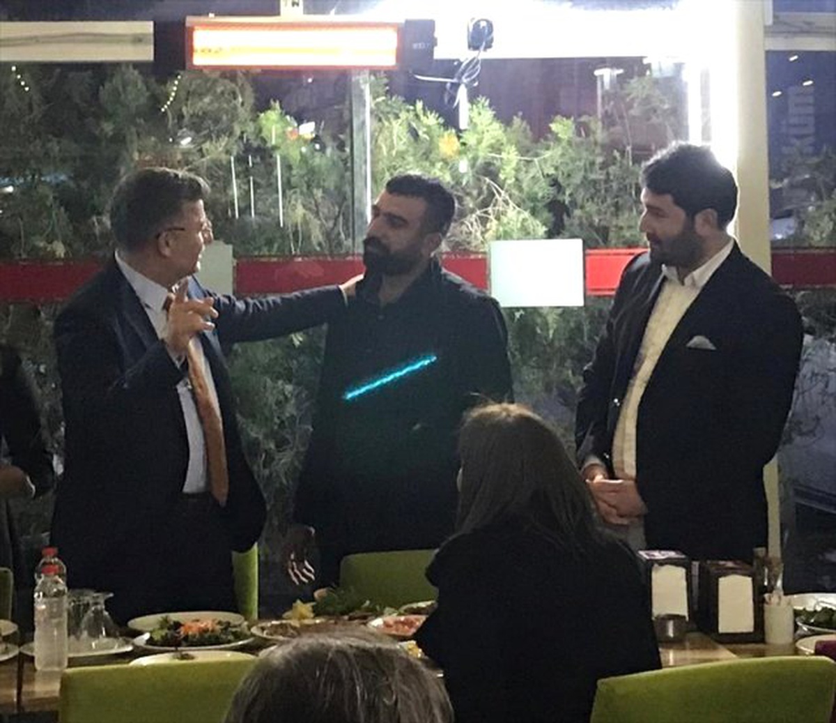 AK Parti Adayına Saldırı Sonrası Yaşanan Panik Kamerada