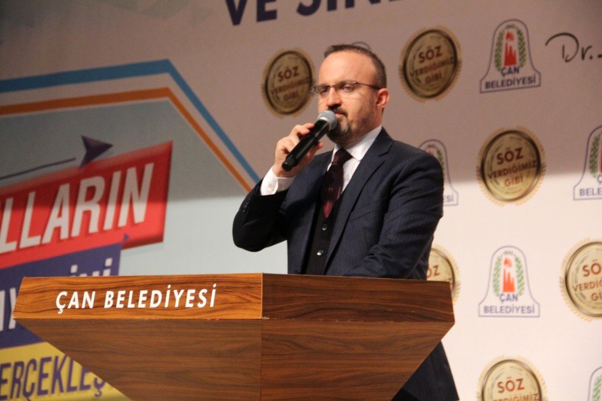Ak Partili Turan: "Venezuela\'da Bir Tiyatro Oynandı"