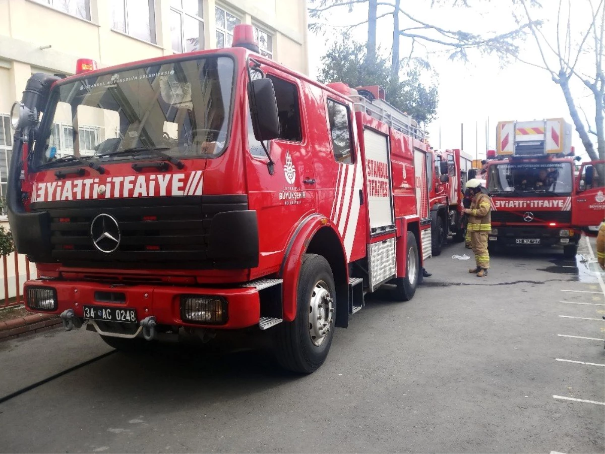 Altunizade\'de Okulda Çıkan Yangın Korkuttu