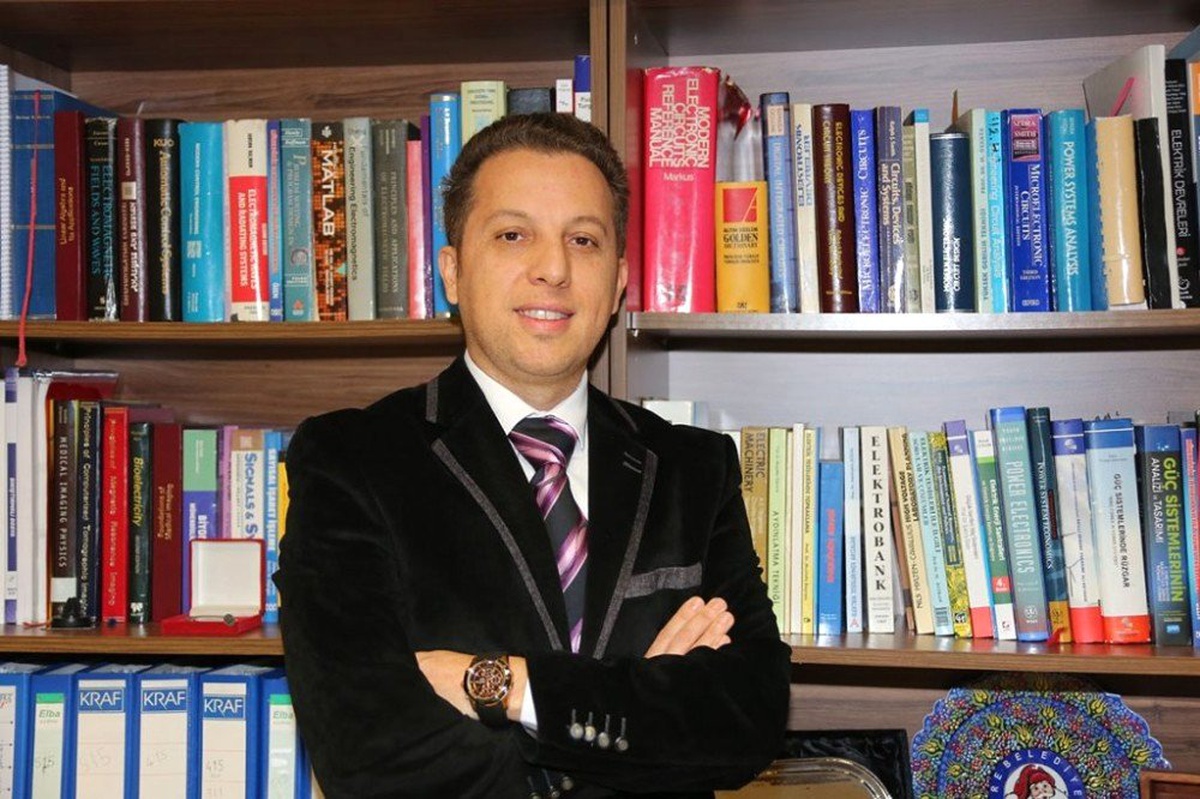 Aü Öğretim Üyelerinden Büyük Başarı