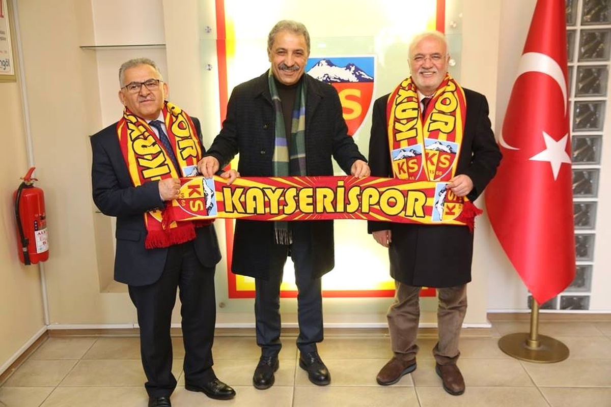 Başkan Büyükkılıç İstiklal Mobilya Kayserispor Tesislerinde