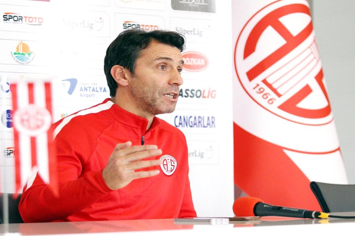 Bülent Korkmaz: "Kupalar İçin Sabır Bekliyorum"