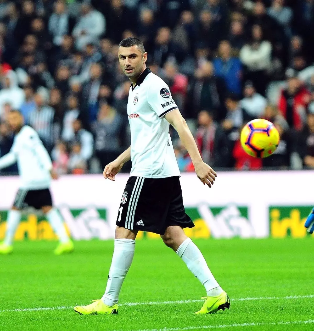 Burak Yılmaz\'a Hem Destek Hem Protesto