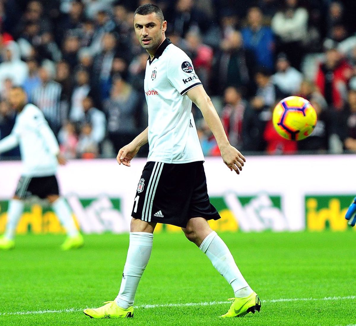Burak Yılmaz\'a Hem Tepki Hem Destek