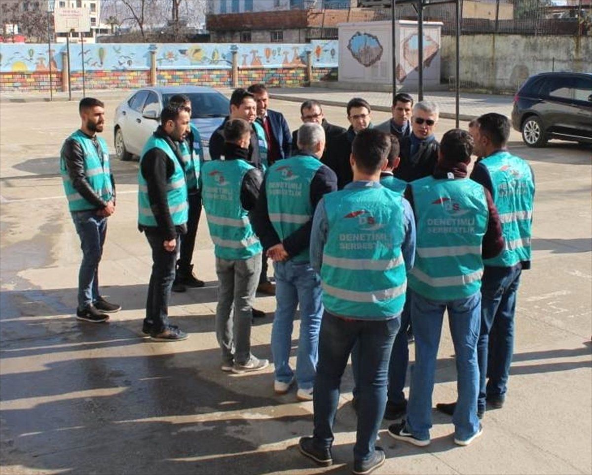 Cizre\'de Denetimli Serbestlik Yükümlüleri Okulların Bakımını Yapıyor