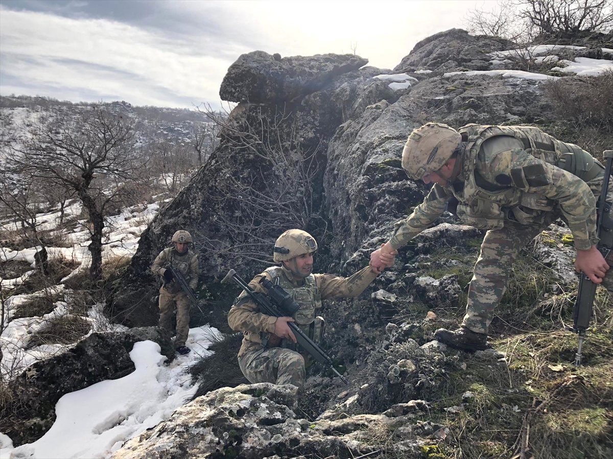 Diyarbakır\'da PKK\'ya Ait 8 Sığınak Bulundu