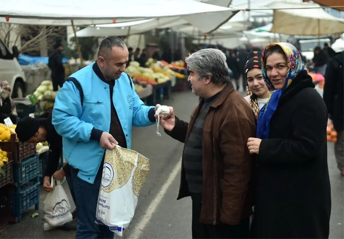 Dulkadiroğlu Belediyesi Alışveriş Torbası Dağıttı