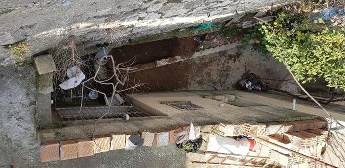 Eşini Öldürüp, Cesedini 4 Parçaya Bölerek, Bahçeye Gömen Kadın Tutuklandı