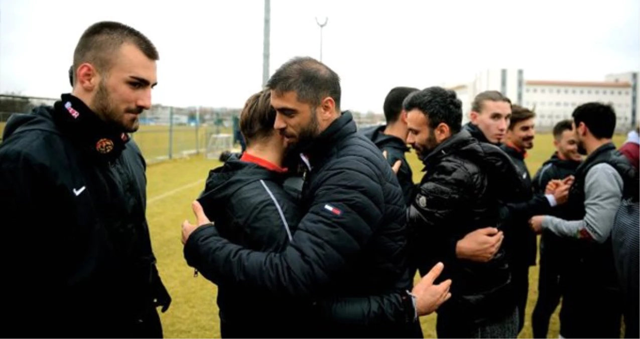 Eskişehirspor\'da Lisansı Çıkmayan 9 Futbolcu Takımdan Ayrıldı