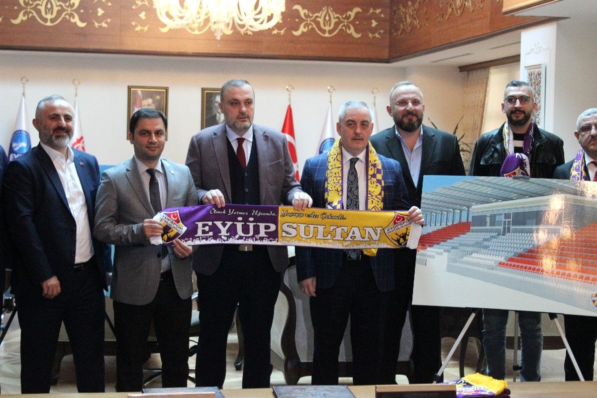 Eyüp Stadı\'nın Tribünlerinin Yenilenmesi İçin İmzalar Atıldı
