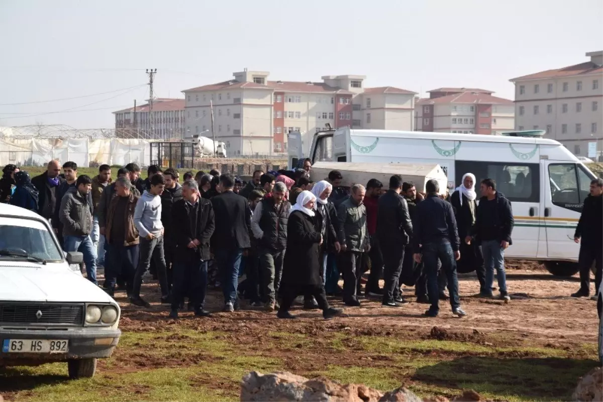 Fırtınada Hayatını Kaybeden Berivan Gözyaşları Arasında Defnedildi