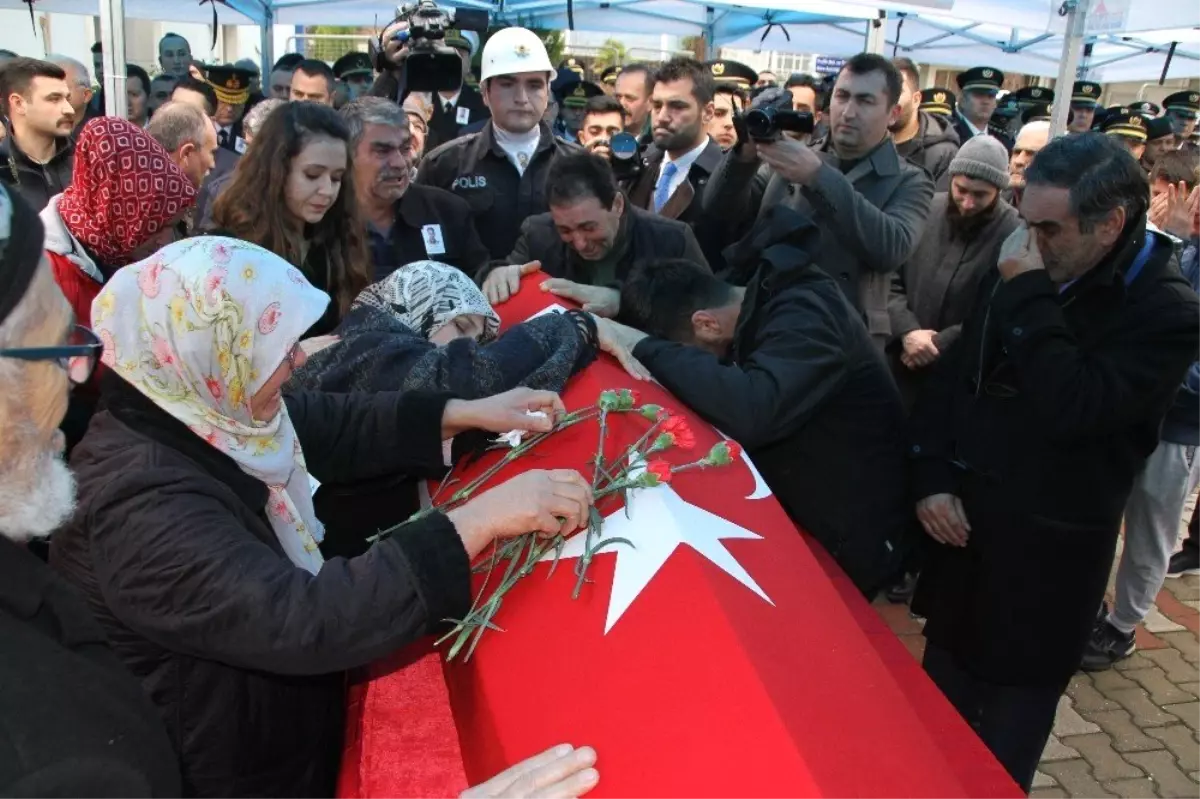 Kazada Şehit Olan Trafik Polisi Gözyaşlarıyla Uğurlandı