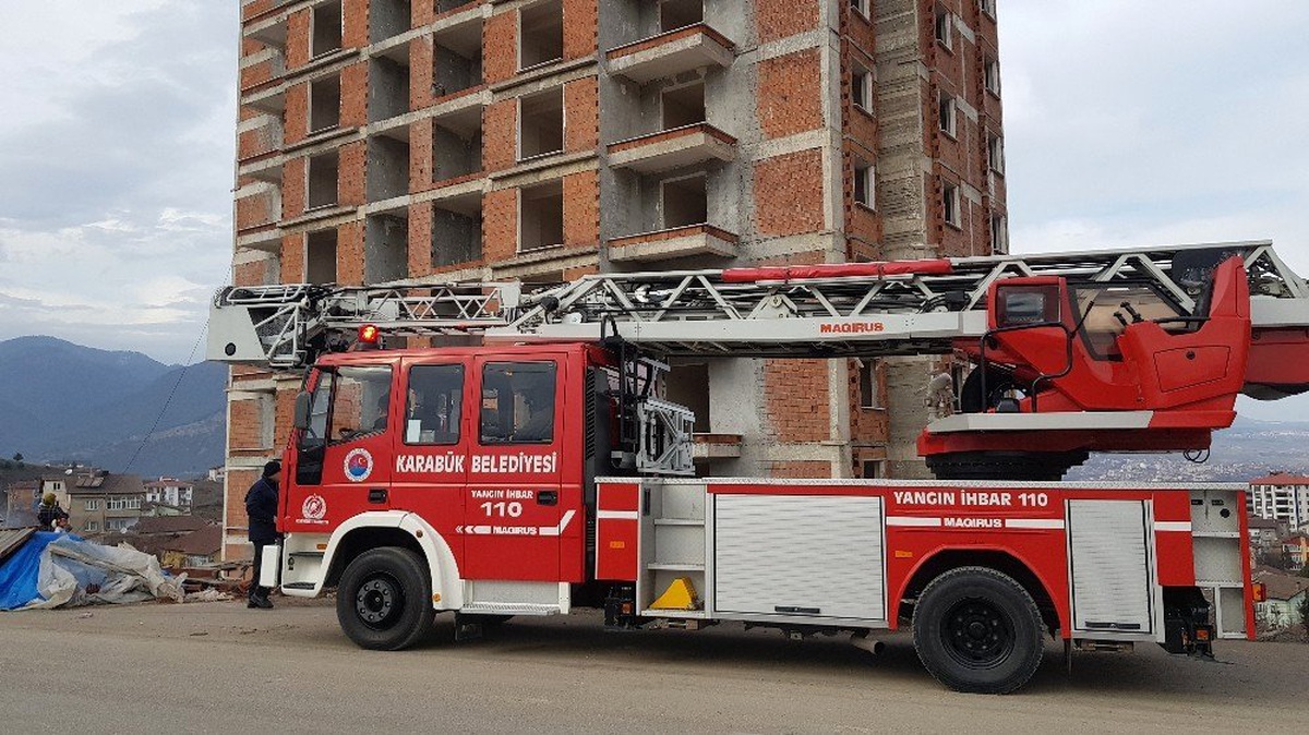 Kesilen Trafik Cezasına Kızıp İnşaata Çıktı