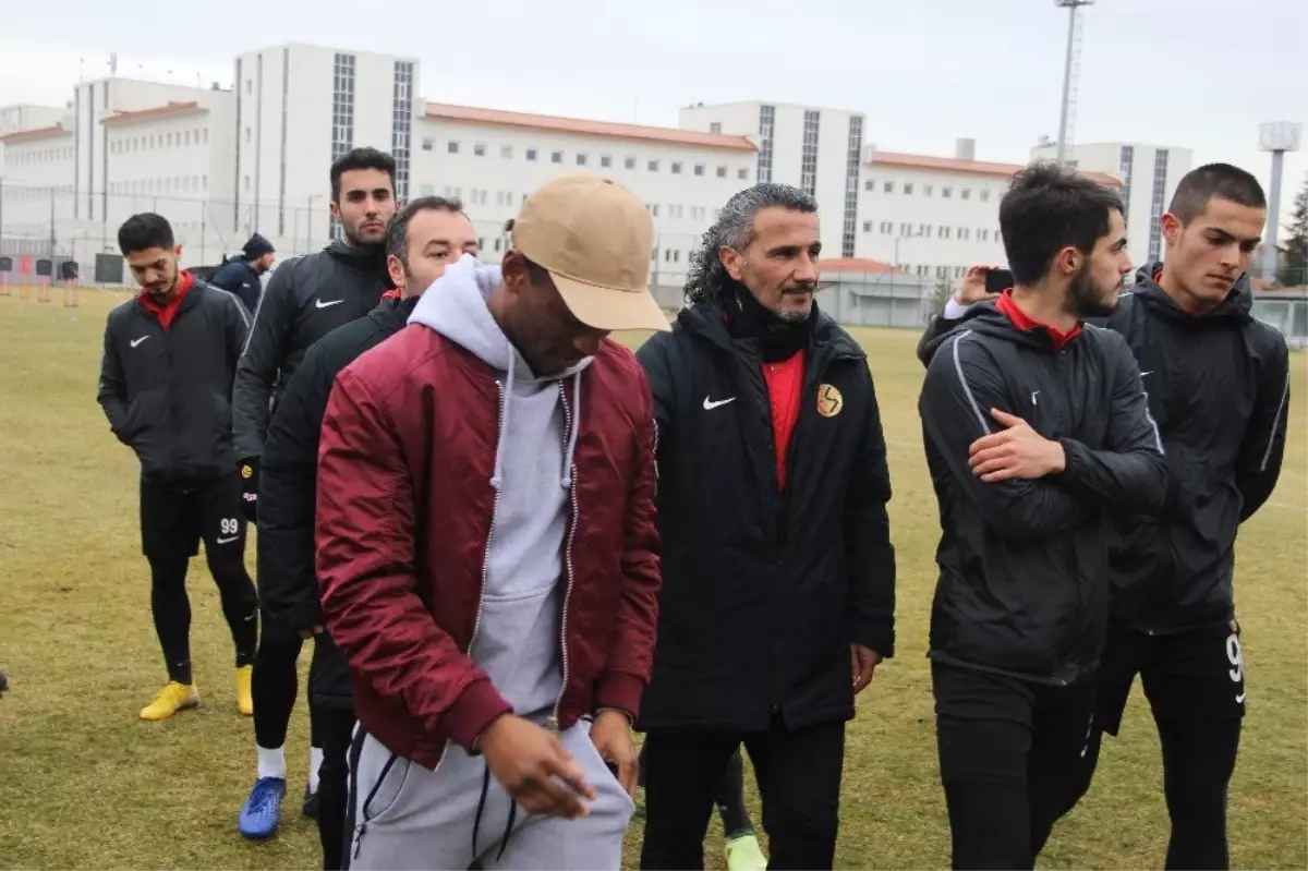 Lisansı Çıkmayan Oyuncular Eskişehirspor\'dan Ayrıldı