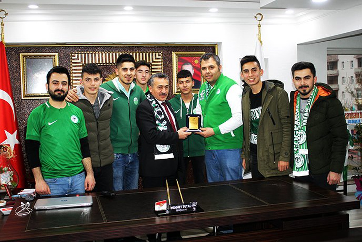 Nalçacılılar Seydişehir Grubundan Başkan Tutal\'a Plaket