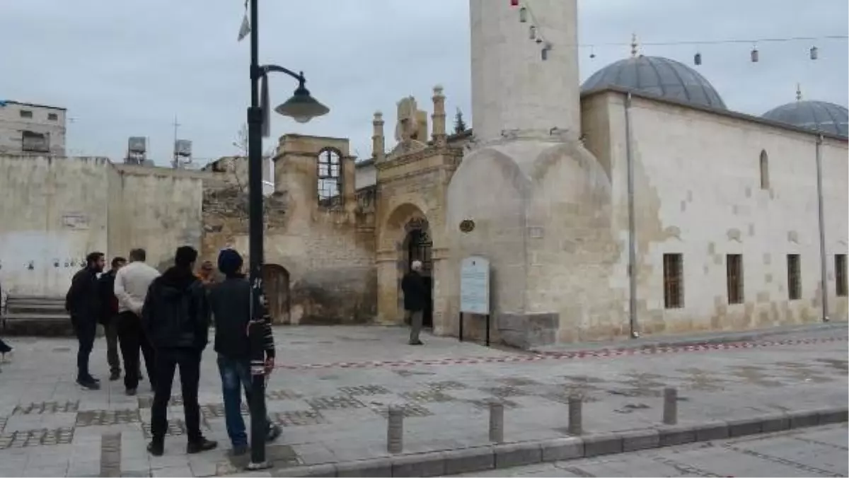 Teröristlerin Roketli Saldırısında Zarar Gören Cami İbadete Açıldı