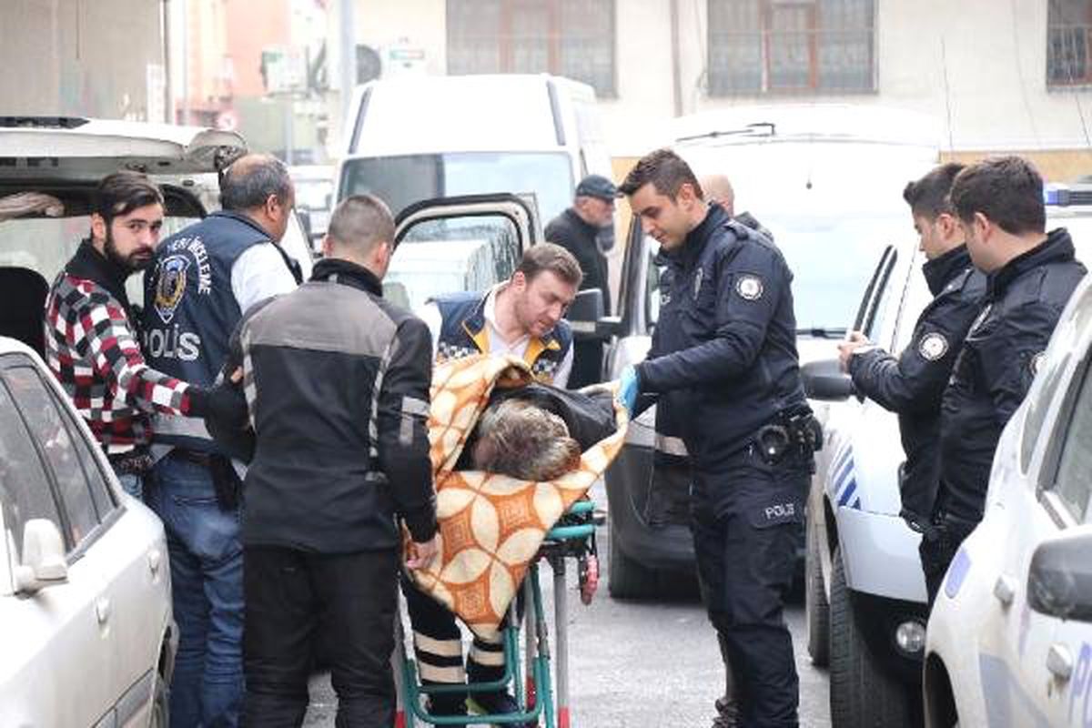 Yaşadığı Aracında Ölü Bulundu