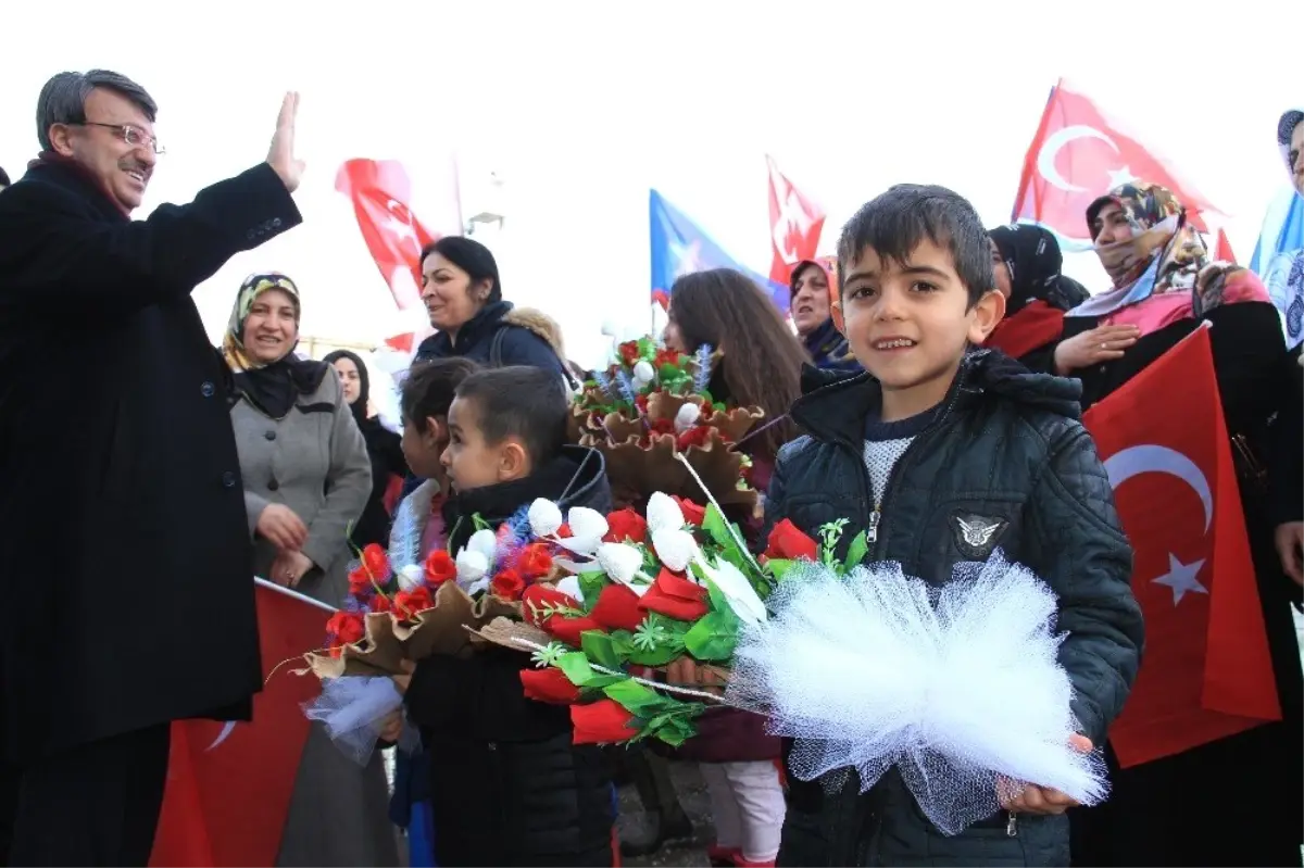 AK Parti Muradiye İlçesinde Aday Tanıtım Programı Düzenledi