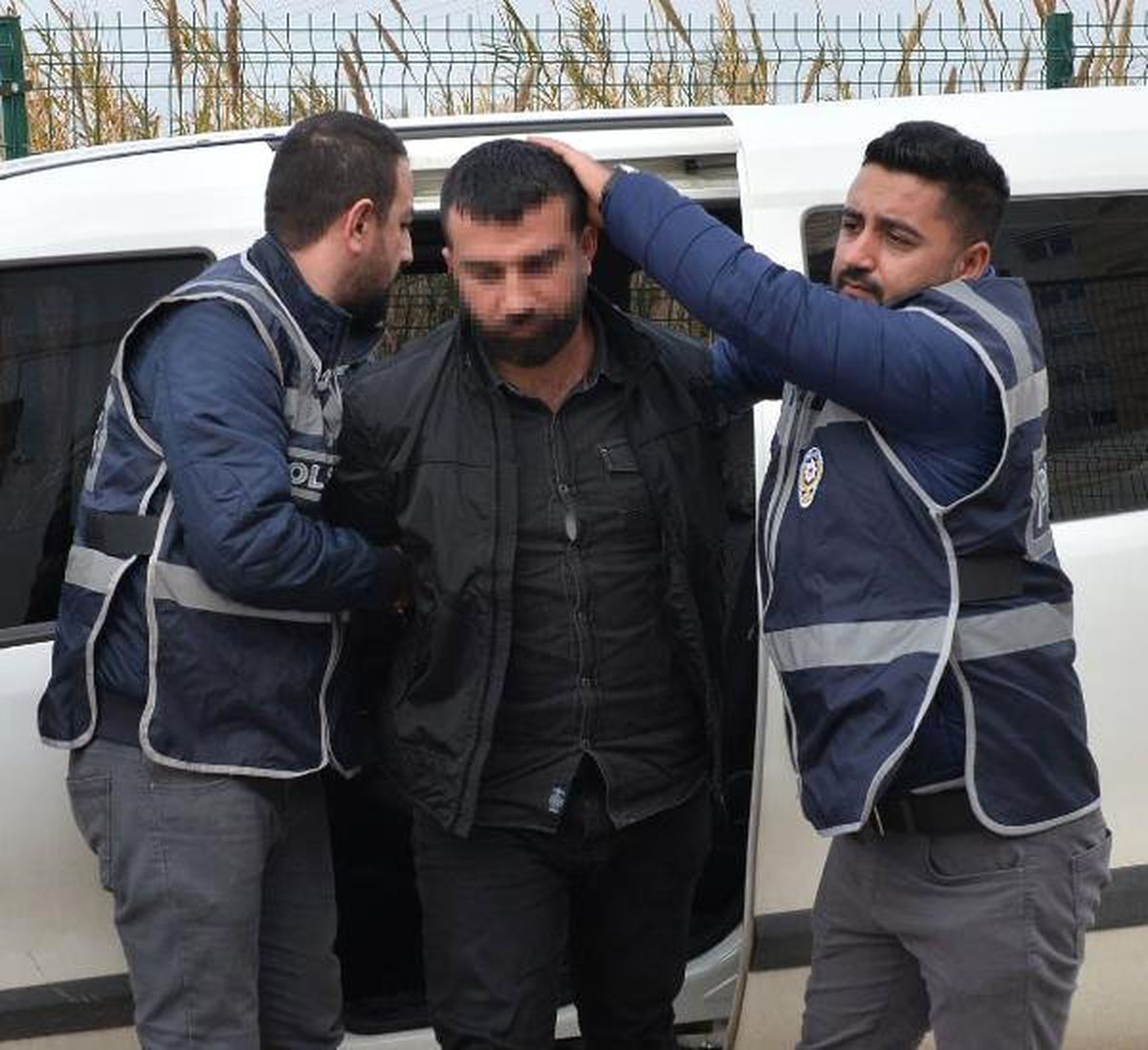 AK Parti Seyhan Adayı Yeni\'yi Bıçaklayan Şüpheli Teslim Oldu