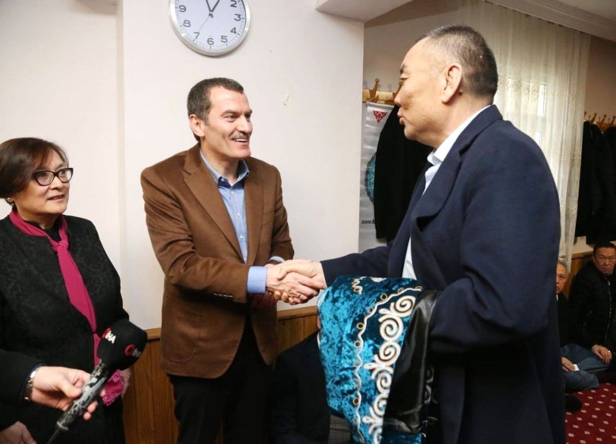 AK Parti Zeytinburnu Belediye Başkan Adayı Arısoy, Kazakların \'Nişan Bata\'sına Katıldı