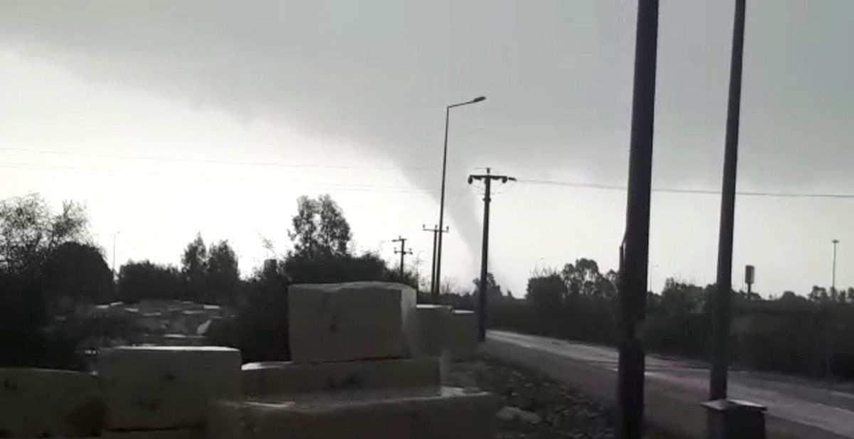 Antalya\'da Denizde Çıkan Hortum Görüntülendi