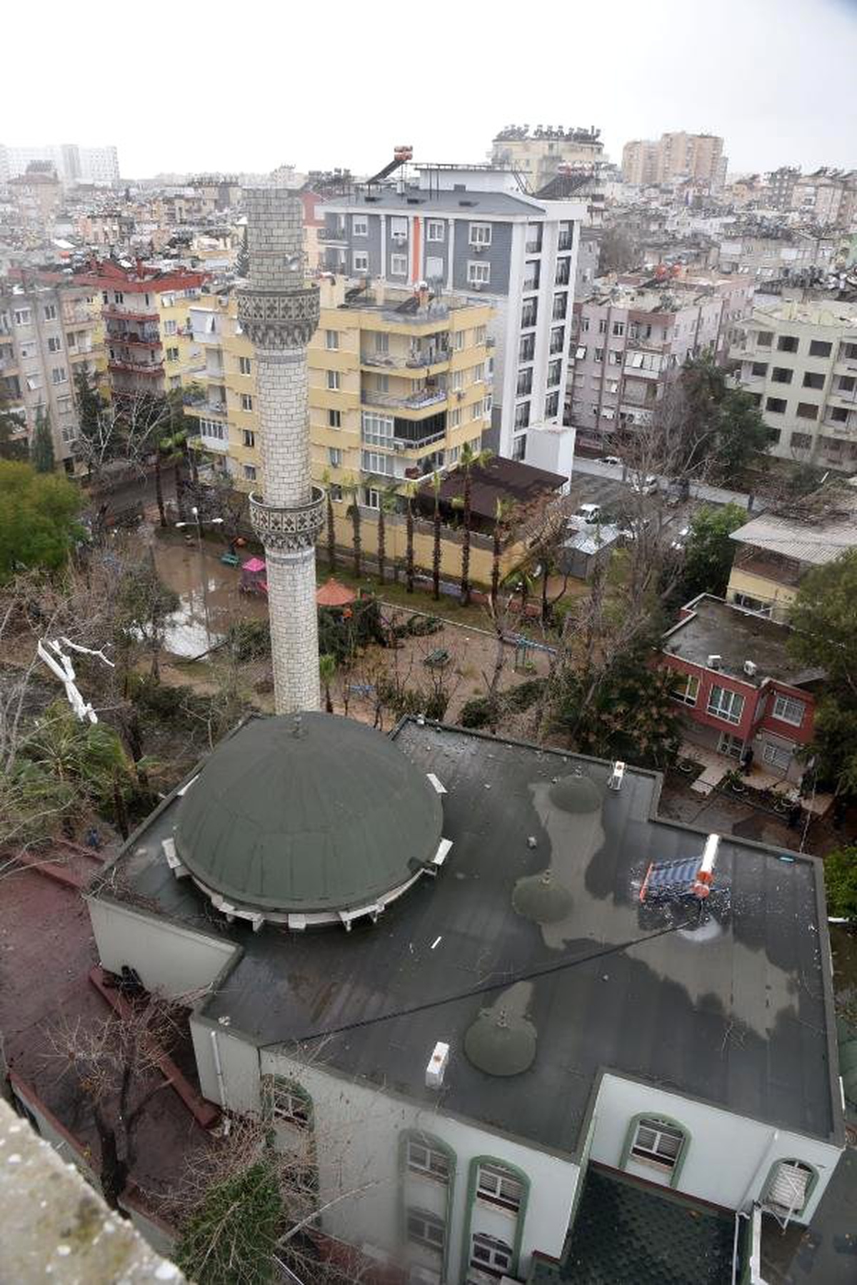 Antalya\'da Fırtına ve Yağmur Etkili Oluyor (7)
