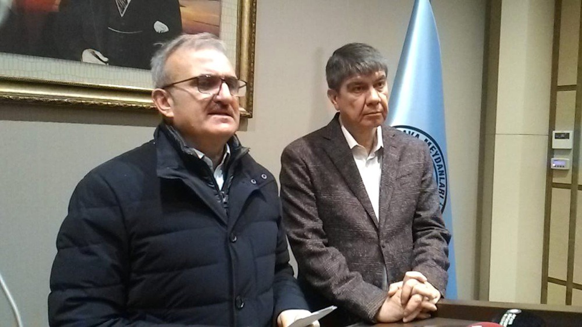Antalya\'da Fırtınanın Hızı Saatte 130 Kilometreye Çıktı