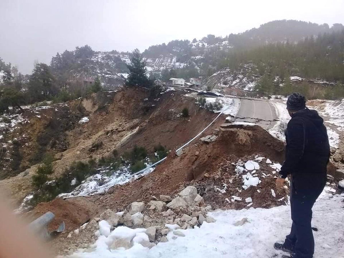 Antalya\'da Heyelan 5 Mahalleye Ulaşımı Kapattı