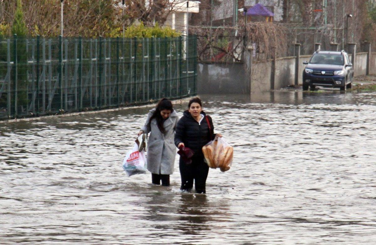 Aşırı Yağış 20\'ye Yakın Evde Su Baskınına Neden Oldu