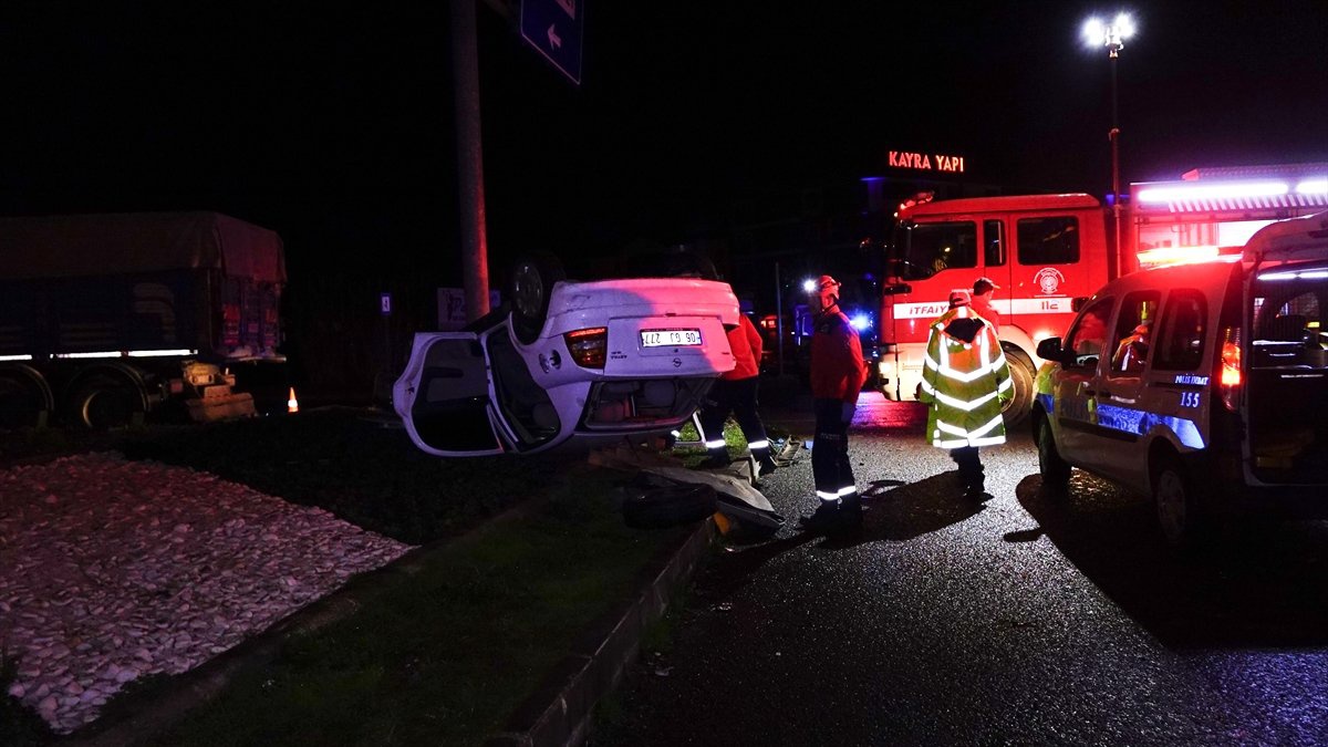 Balıkesir\'de Tırla Otomobil Çarpıştı: 3 Yaralı