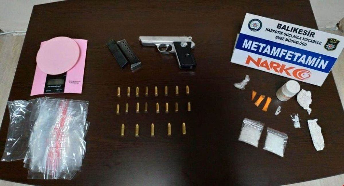 Balıkesir\'de Uyuşturucu Ticareti Yapan 2 Kişi Tutuklandı
