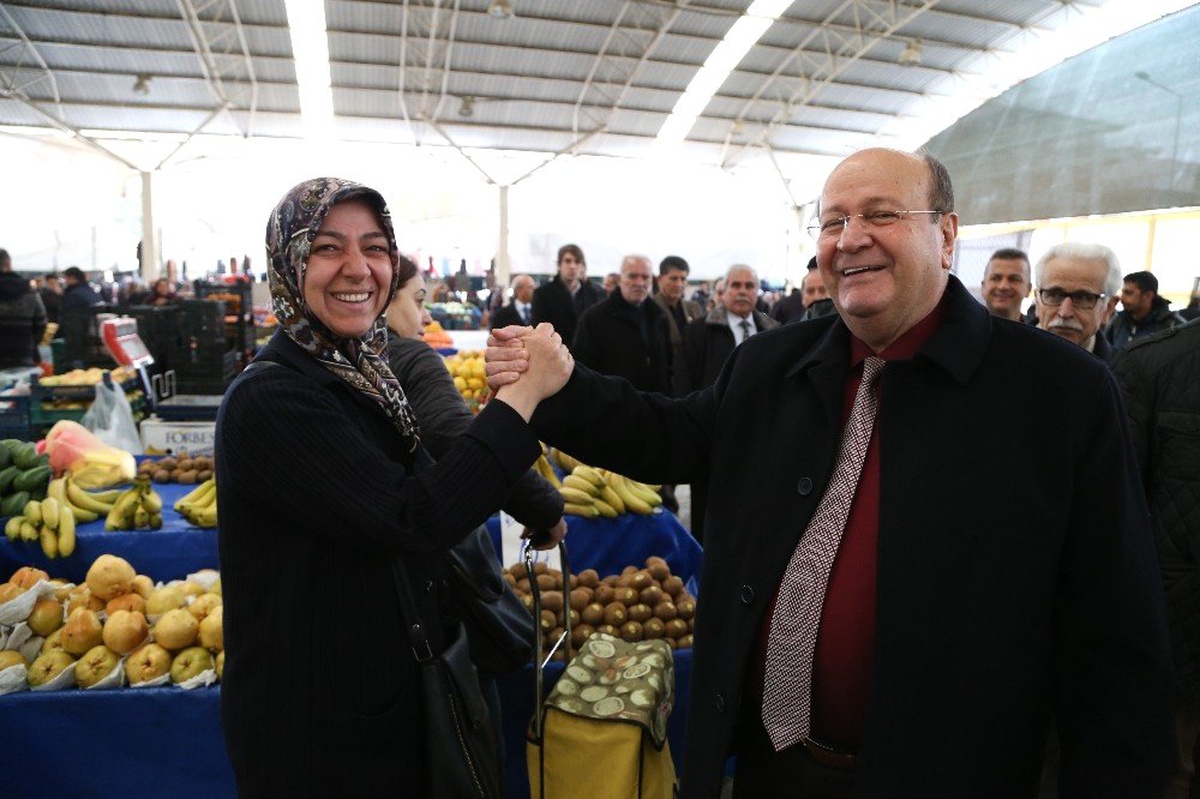 Başkan Özakcan Fatih Kapalı Pazar Yeri\'ni Ziyaret Etti