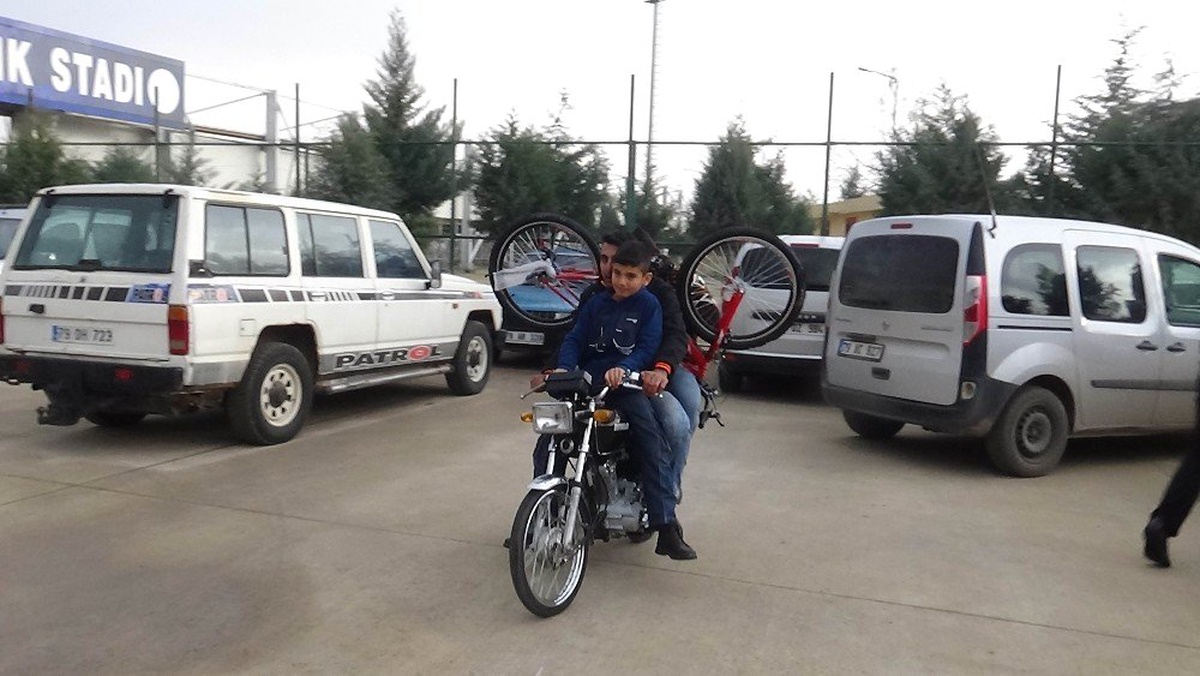 Bisikletler Motosikletlerle Taşındı