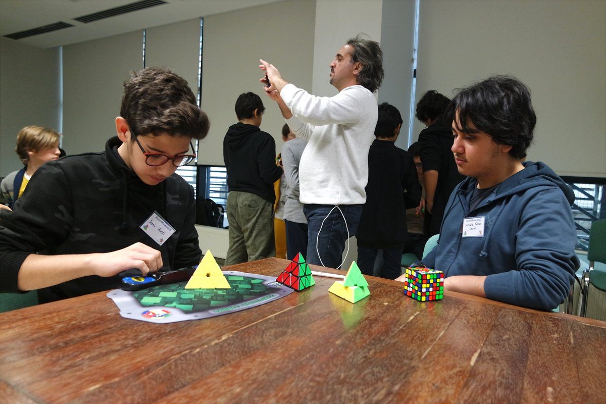 Bursa\'da Uluslararası Rubik Küp Turnuvası