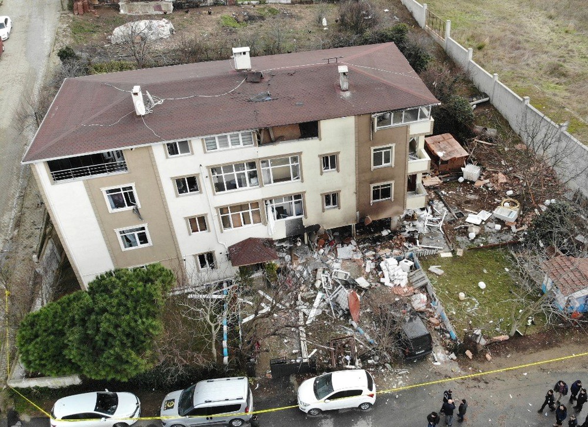 Büyükçekmece\'de Patlamanın Yaşandığı Bina Drone ile Görüntülendi