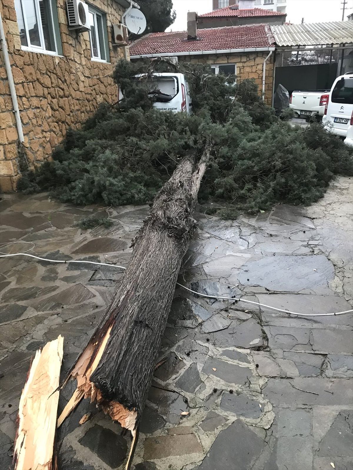 Çanakkale\'de Sağanak ve Şiddetli Rüzgar