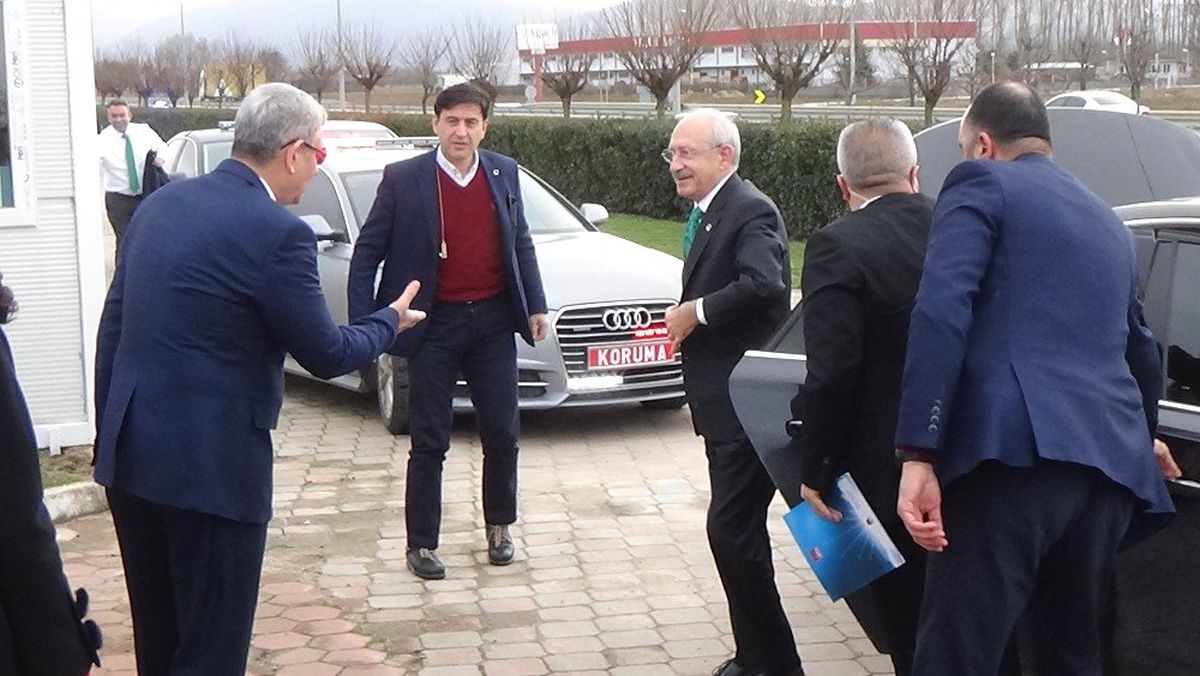 CHP Genel Başkanı Kemal Kılıçdaroğlu İnegöl\'den Geçti