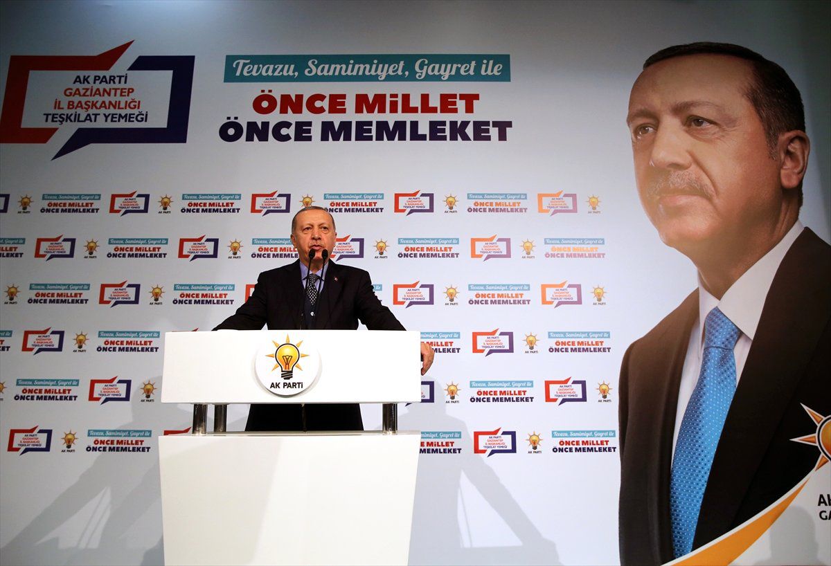 Cumhurbaşkanı Erdoğan: "İngiltere\'de Bir Işıklı Reklamla Benim Akademisyenleri Öldürdüğümden...